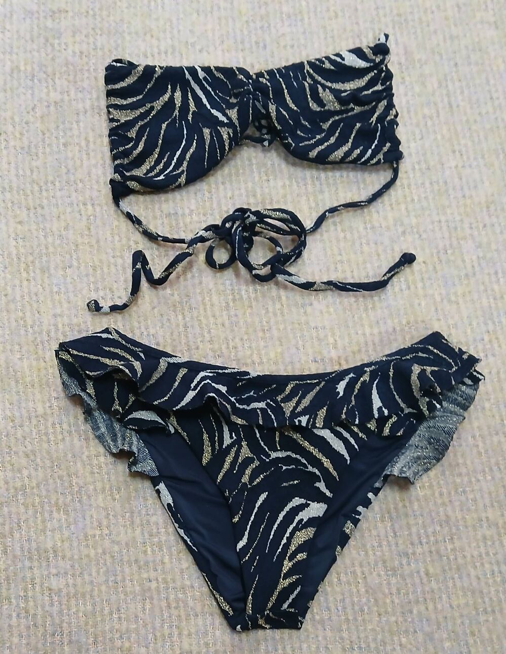 Devon Windsor womens medium swimsuit two piece gold black set